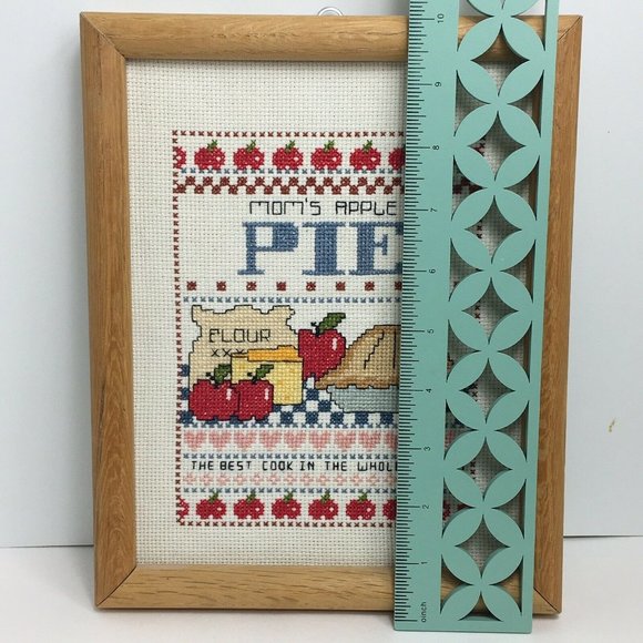 Cross Stitch Finished Framed Vintage Mom's Apple Pie Best Cook In World Vintage - Picture 7 of 12